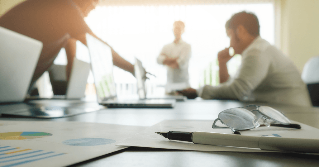 Enfrentar os problemas é um componente essencial para o crescimento pessoal e profissional. Ao invés de evitá-los ou ignorá-los, encare-os.