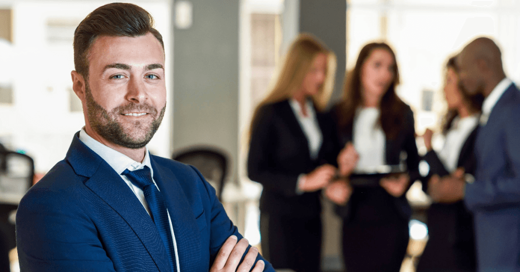Assumir um cargo de liderança é uma oportunidade empolgante e desafiadora na carreira de qualquer profissional.