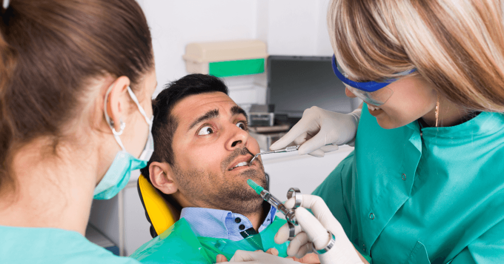 Sentir o coração acelerar durante a administração da anestesia no consultório odontológico é uma experiência comum para muitas pessoas.