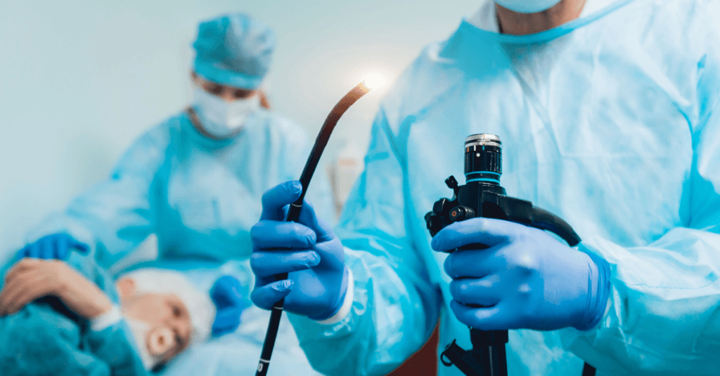 Descubra como a sedação torna exames desconfortáveis, como endoscopia e colonoscopia, mais seguros e confortáveis. Saiba mais sobre o papel do médico anestesiologista na administração da sedação.