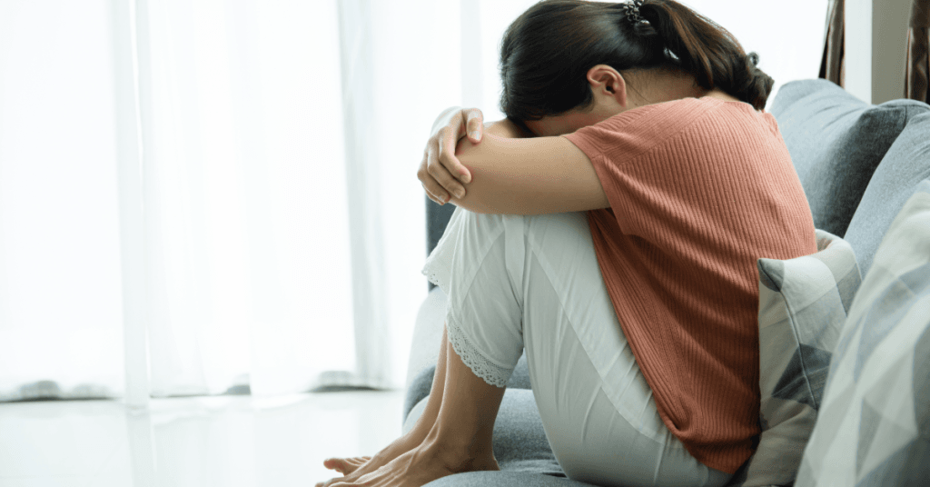 Explore nosso guia abrangente sobre o Transtorno Depressivo, abordando tipos, tratamentos e a interseção com a saúde oral. Entenda e busque ajuda eficaz.