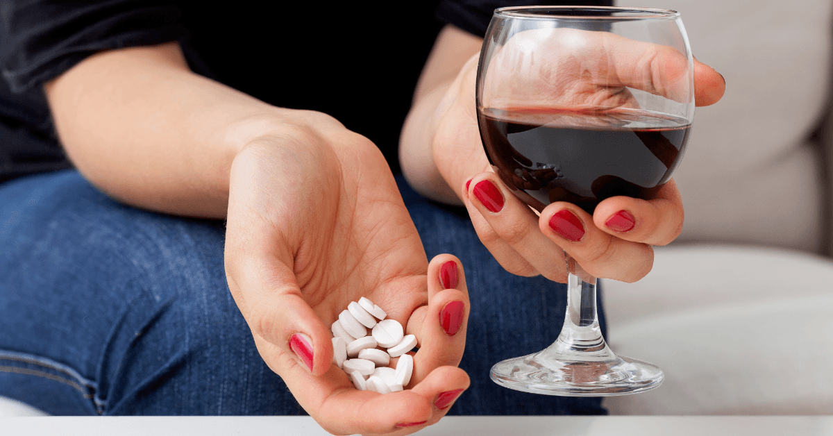 Descubra a relação entre antidepressivos e álcool, riscos e dicas para um tratamento seguro. Orientações essenciais para pacientes.