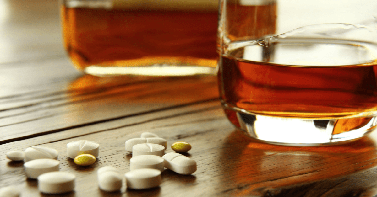 Descubra os riscos da mistura entre antiinflamatórios e álcool, e como consumi-los de forma segura. Orientações essenciais para saúde.