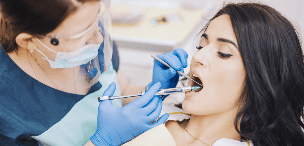 Descubra como a anestesia é segura para hipertensos em tratamentos odontológicos, garantindo um procedimento tranquilo e eficaz.